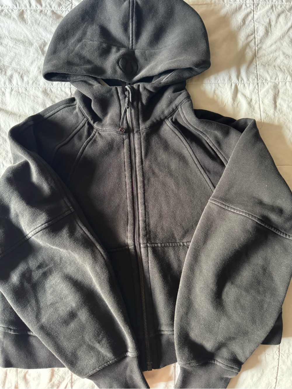 Women's black hoodie with Lululemon logo - Picture 4 of 4